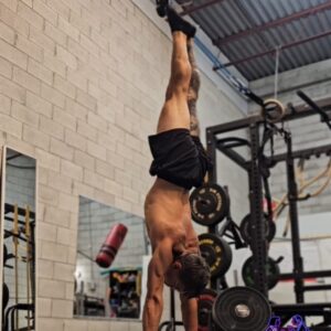 handstand handbalance equilibre circus arts strength mind body